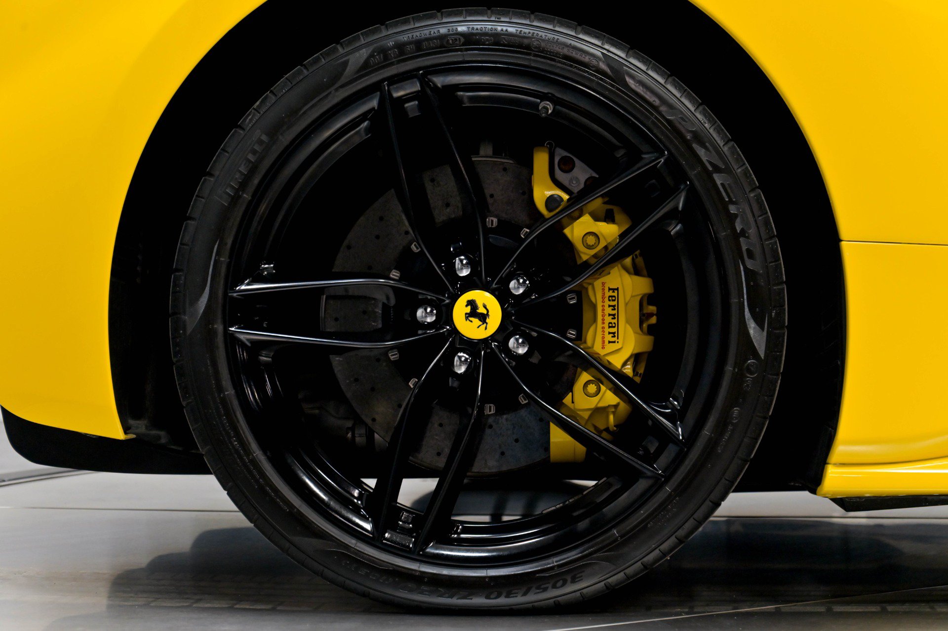 Used 2017 Ferrari 488 Spider RWD image 28