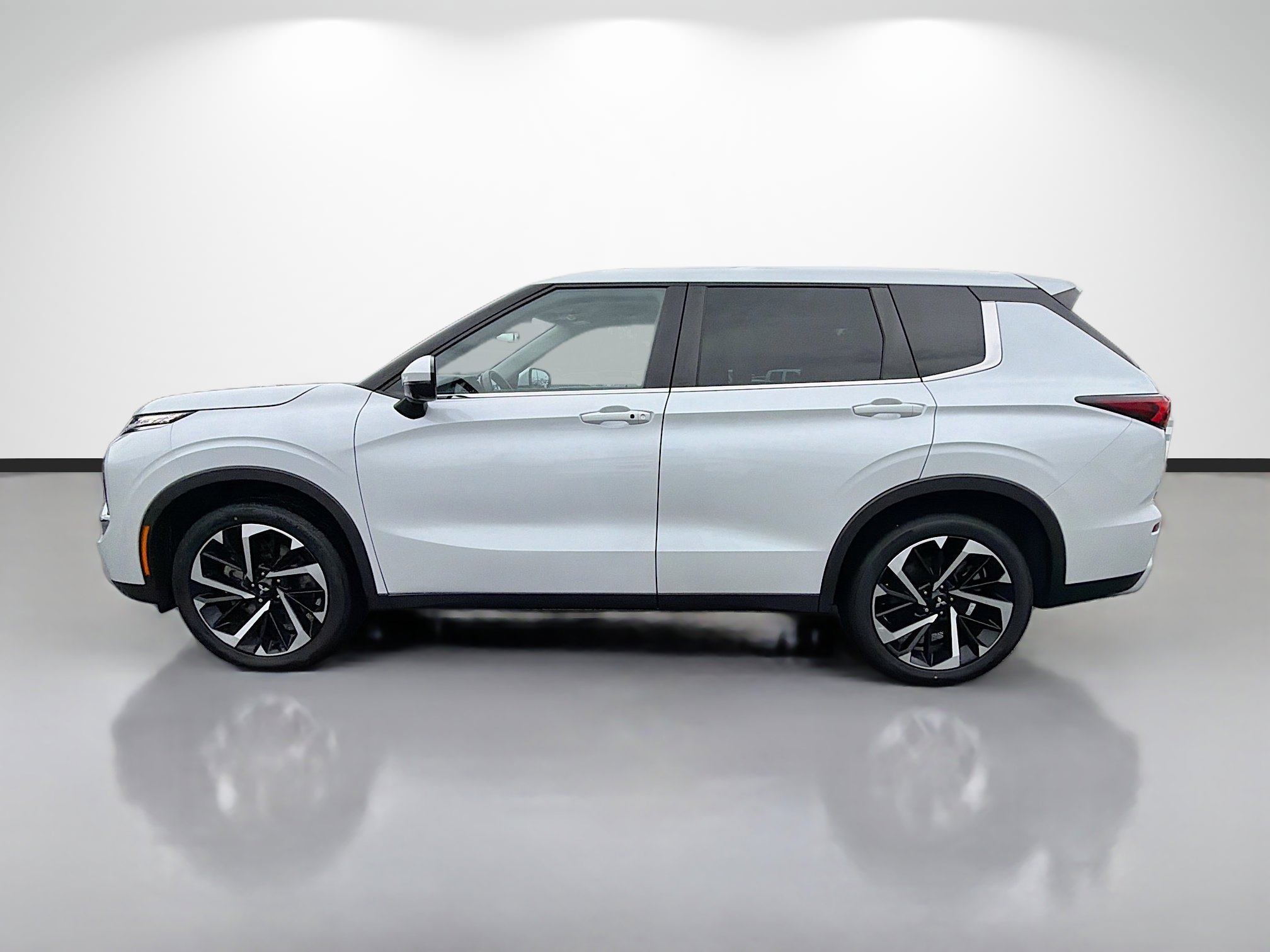 Used 2022 Mitsubishi Outlander SE AWD/4WD image 6