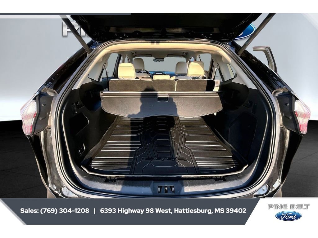Used 2023 Ford Edge Titanium w/ Cargo Accessory Package image 21