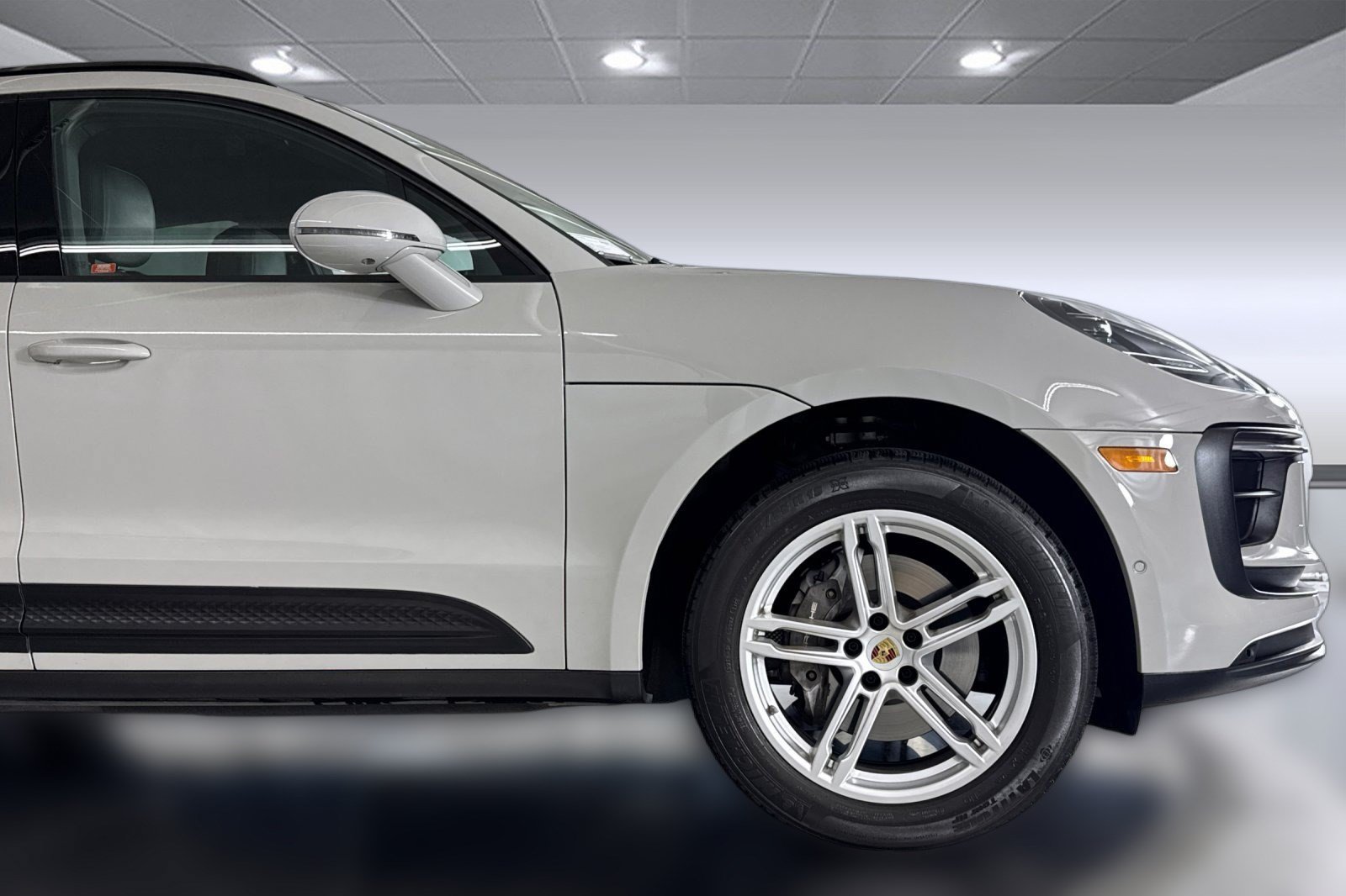 Used 2023 Porsche Macan AWD/4WD image 35