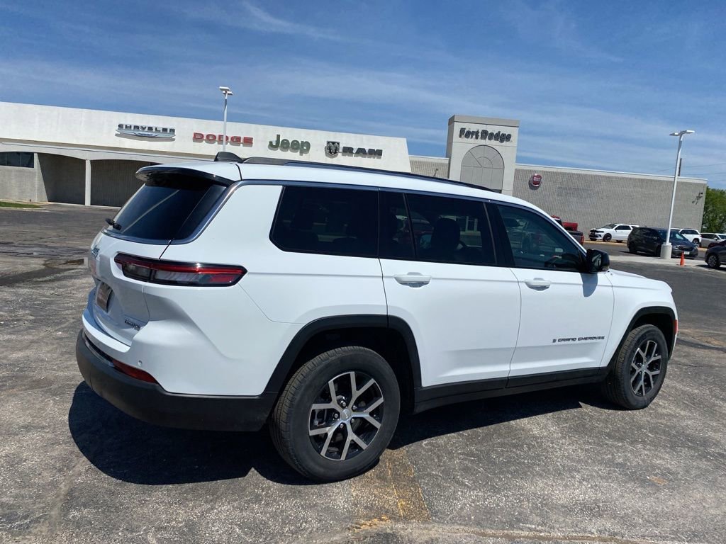 Used 2023 Jeep Grand Cherokee L Limited AWD/4WD image 5