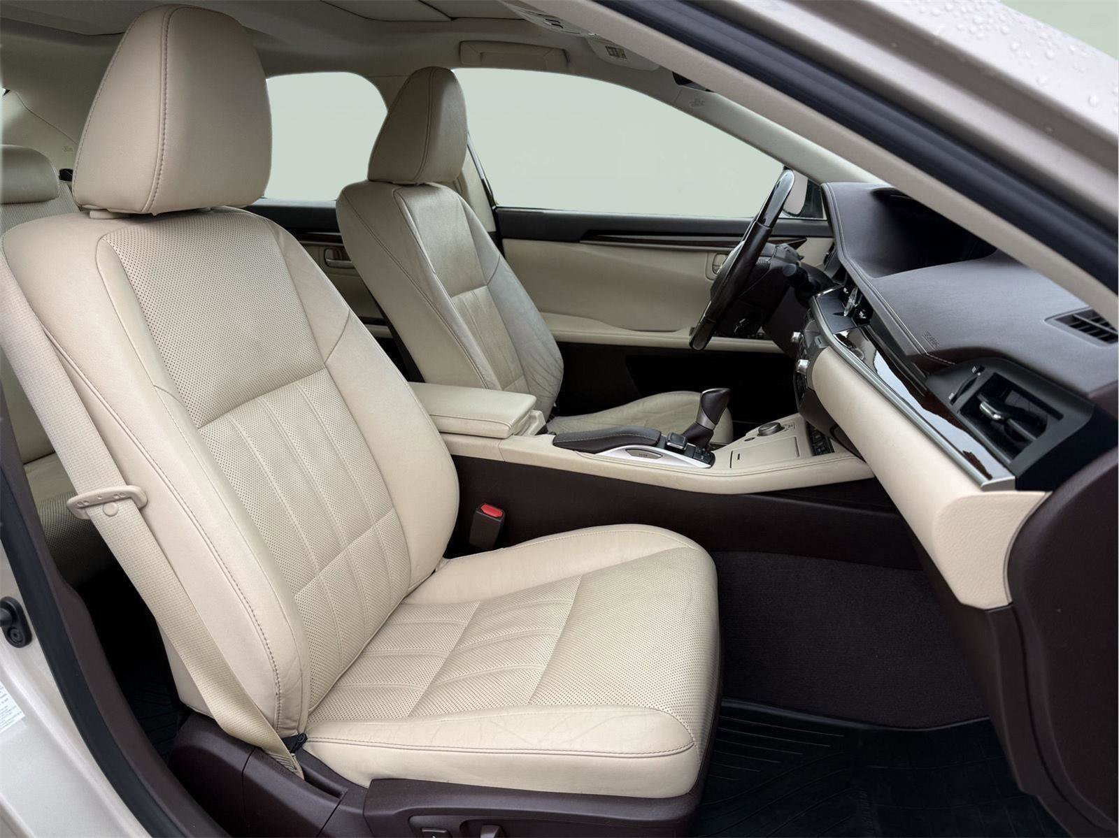 Used 2016 Lexus ES 350 w/ Luxury Package w/Wood Trim image 25