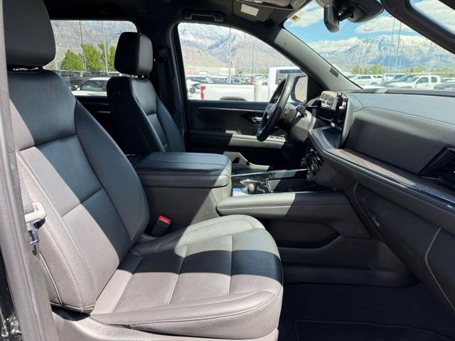 Used 2025 Chevrolet Suburban Z71 AWD/4WD image 11