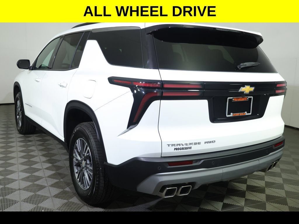 Used 2025 Chevrolet Traverse LT AWD/4WD image 4