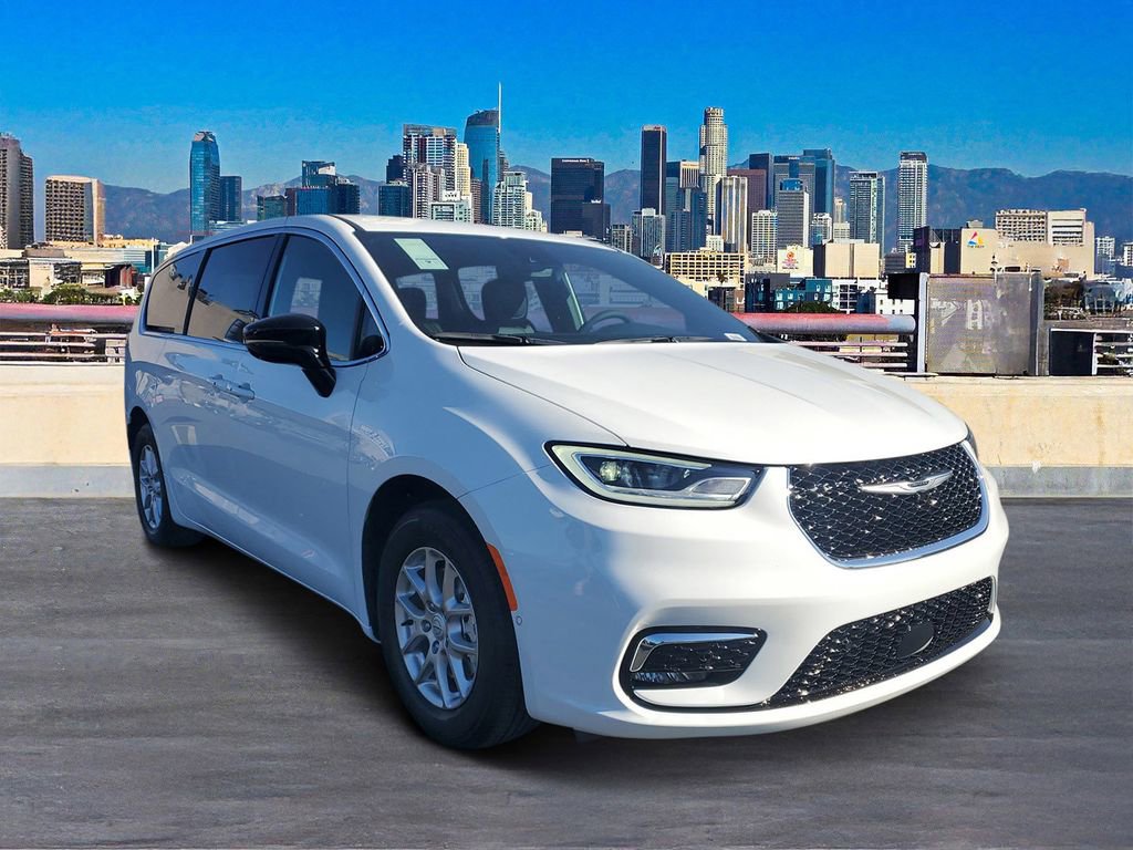 New 2026 Chrysler Pacifica Select image 3