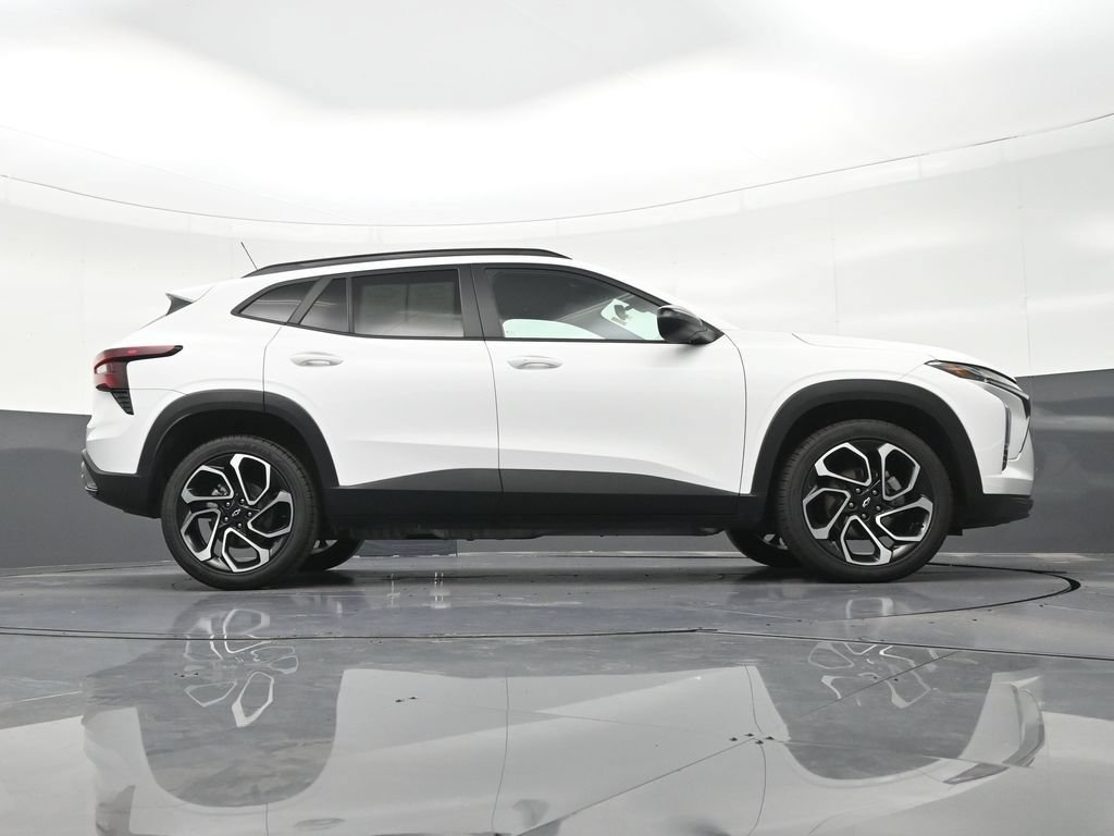 Used 2025 Chevrolet Trax RS w/ Driver Confidence Package FWD image 28