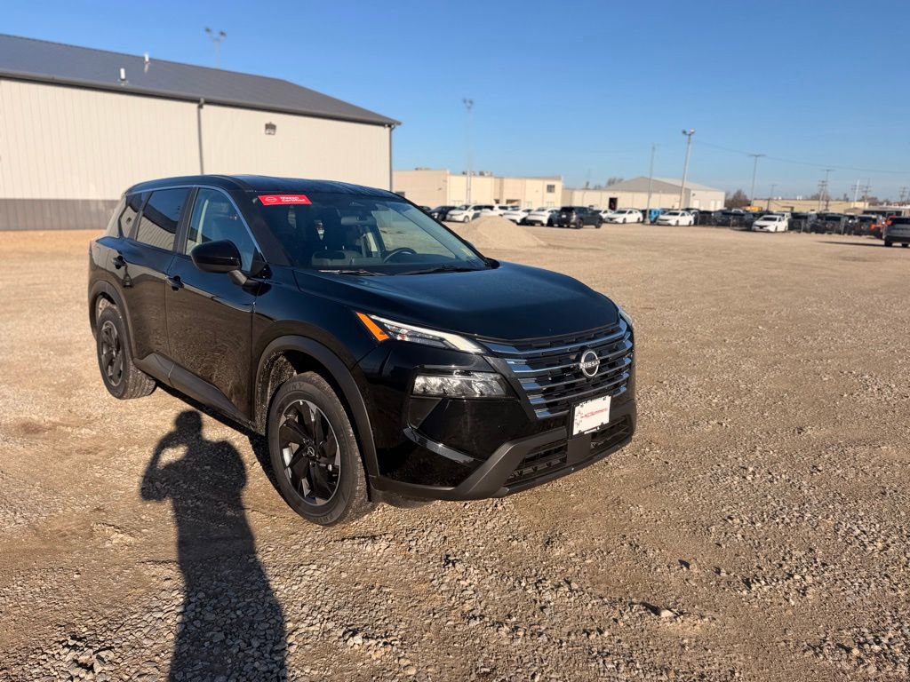Certified 2025 Nissan Rogue SV image 3