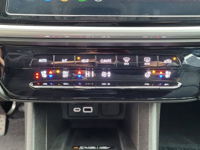 Used 2023 Chevrolet Bolt EUV Premier w/ Sun & Sound Package image 21