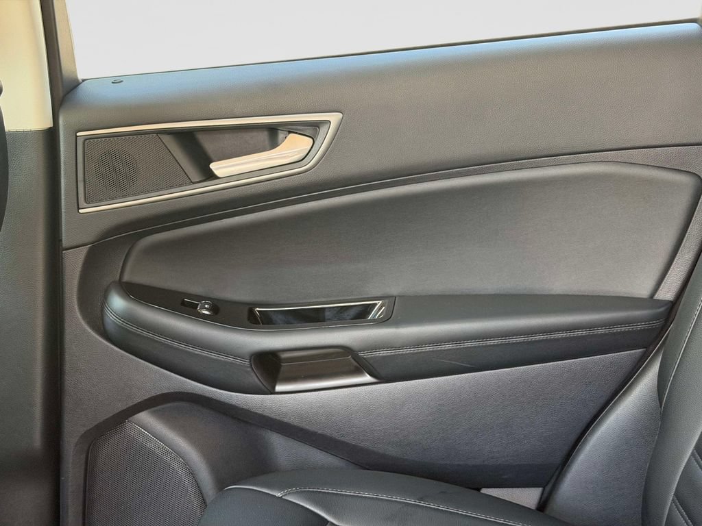 Used 2019 Ford Edge SEL w/ Equipment Group 201A AWD/4WD image 17