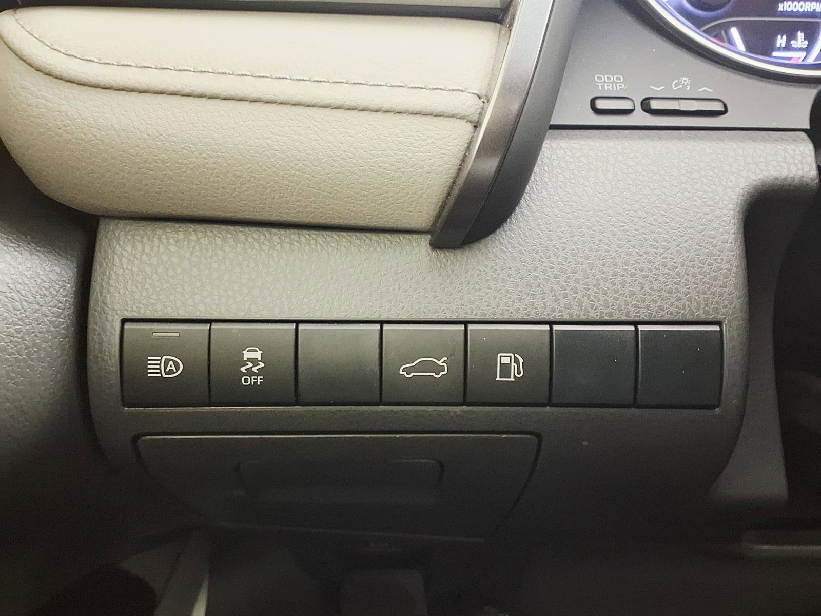 Used 2018 Toyota Camry LE FWD image 22