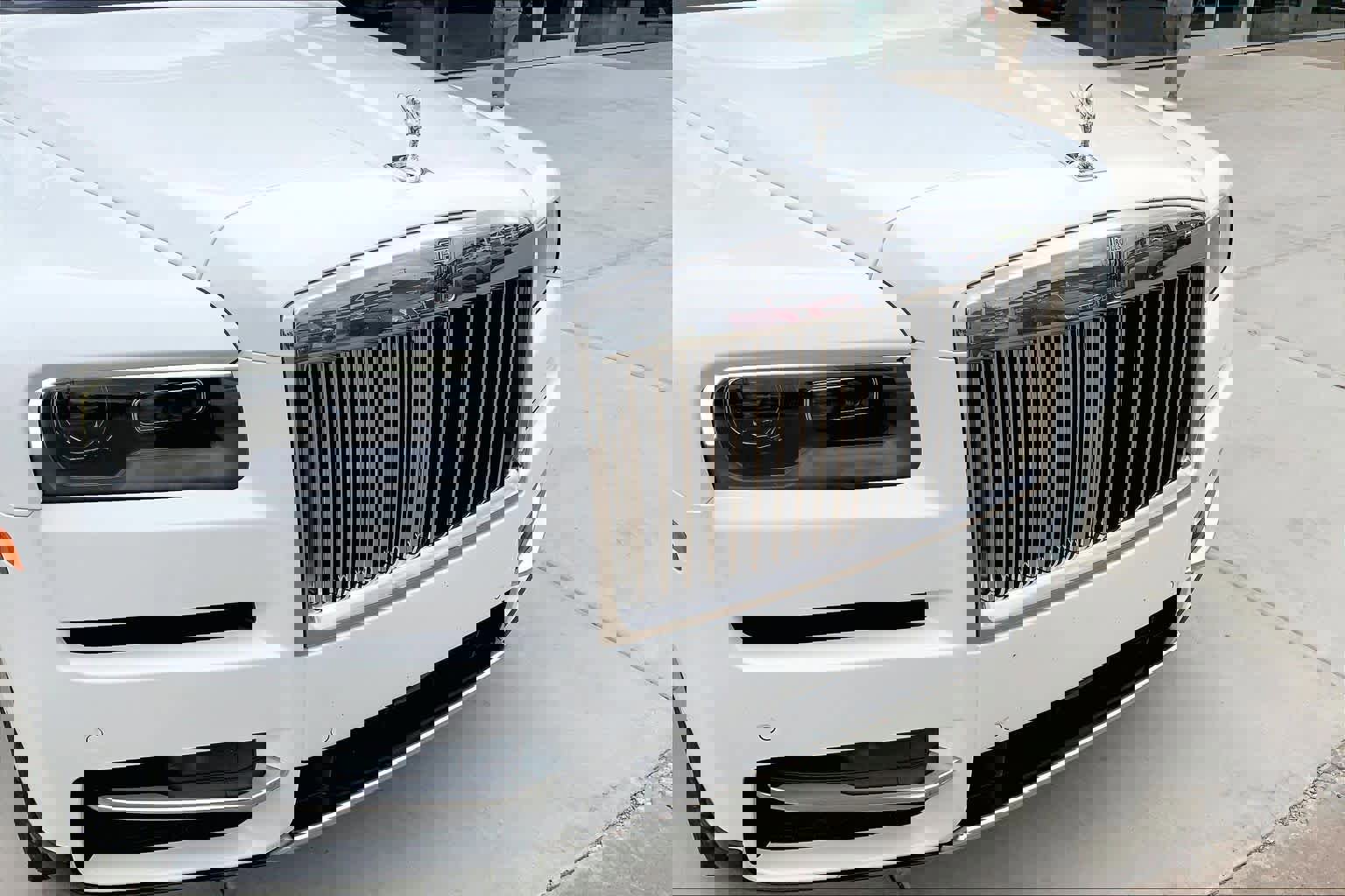 Used 2024 Rolls-Royce Cullinan w/ Cullinan Package image 28