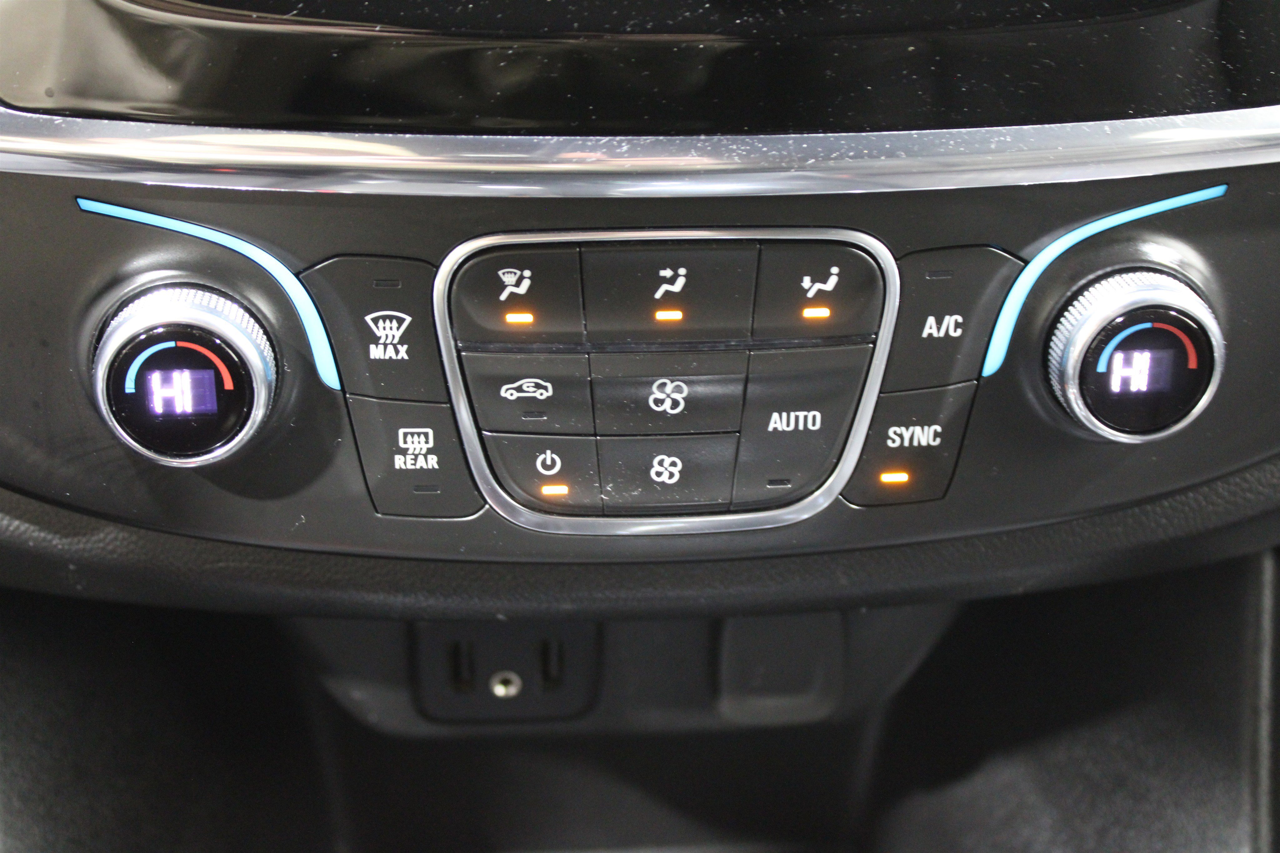 Used 2023 Chevrolet Traverse LT image 20