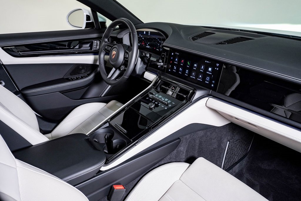 Certified 2025 Porsche Panamera 4 image 14