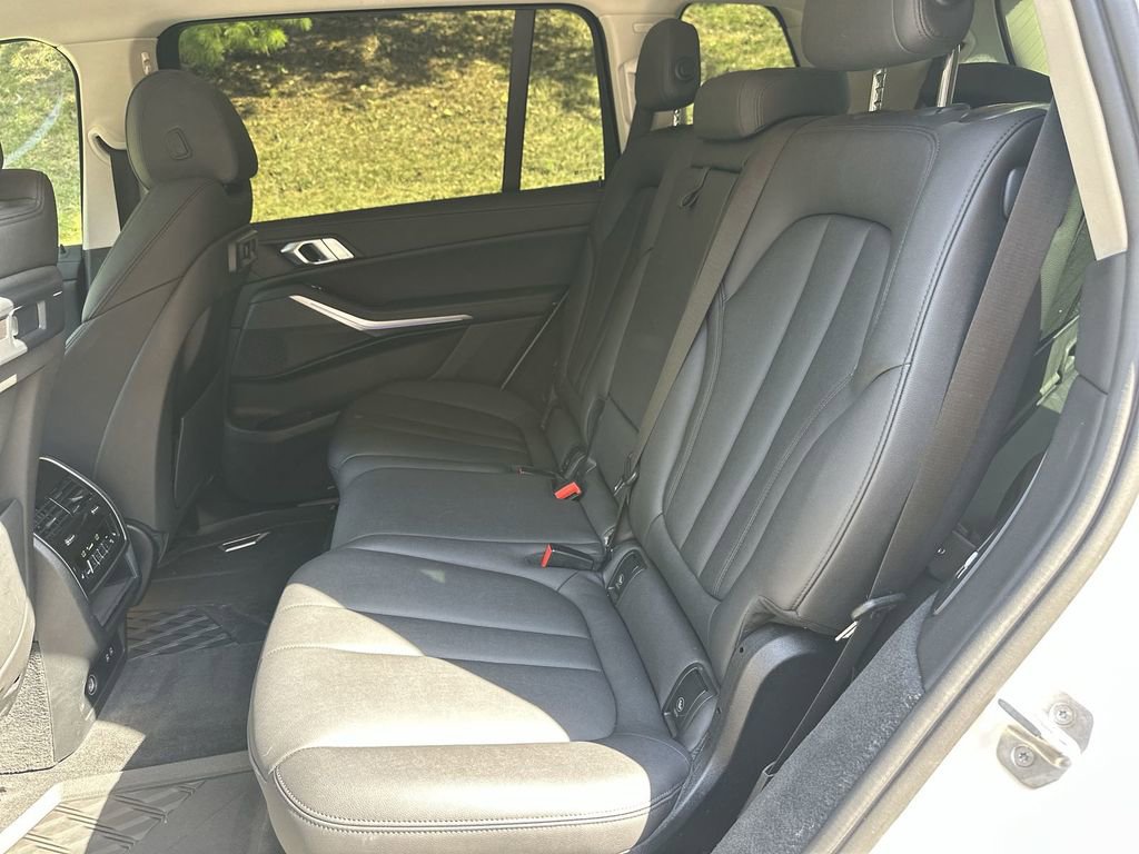 Used 2022 BMW X7 xDrive40i w/ Cold Weather Package image 28