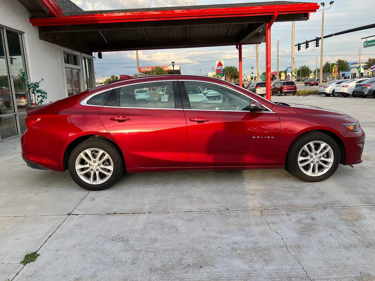 Used 2018 Chevrolet Malibu LT image 2
