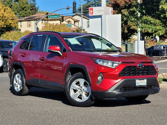 Used 2020 Toyota RAV4 XLE image 2