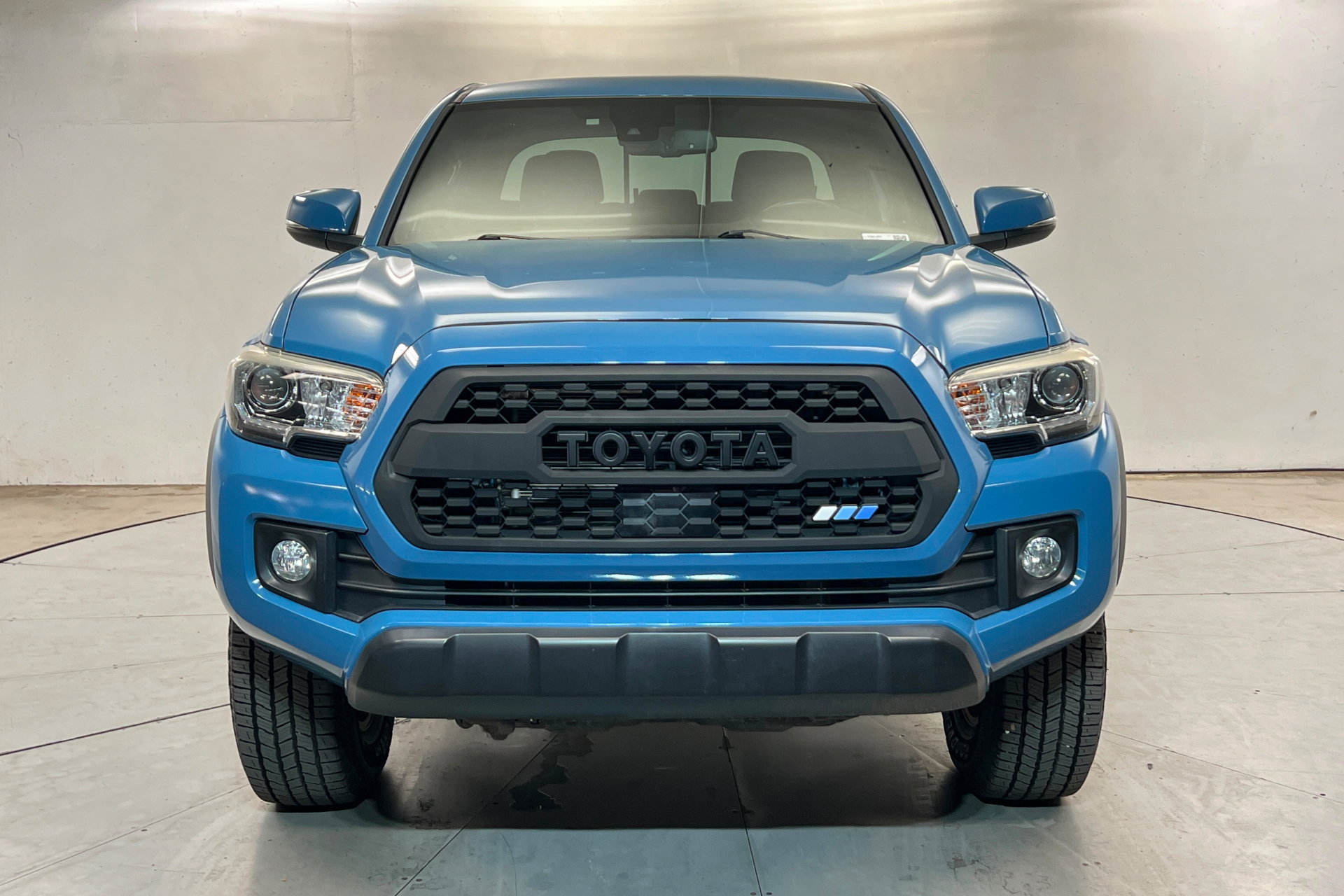 Used 2019 Toyota Tacoma TRD Off-Road w/ Technology Package AWD/4WD image 8
