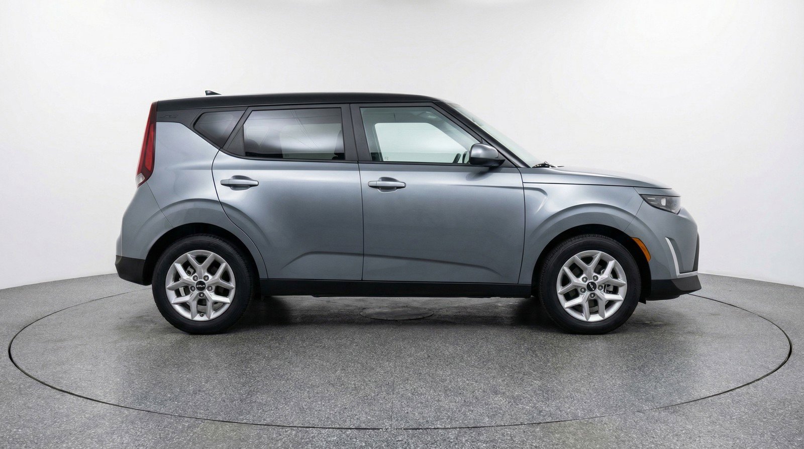 Used 2025 Kia Soul LX w/ LX Technology Package FWD image 11