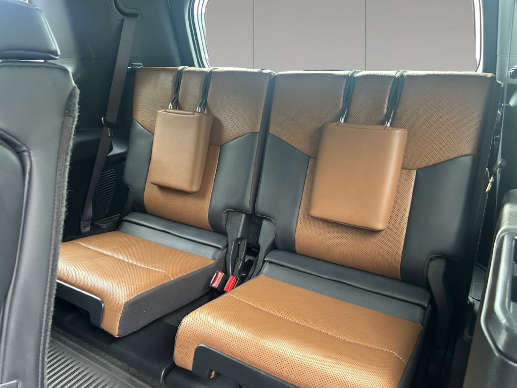 Used 2024 Lexus GX 550 w/ Accessory Package (Z1) AWD/4WD image 16