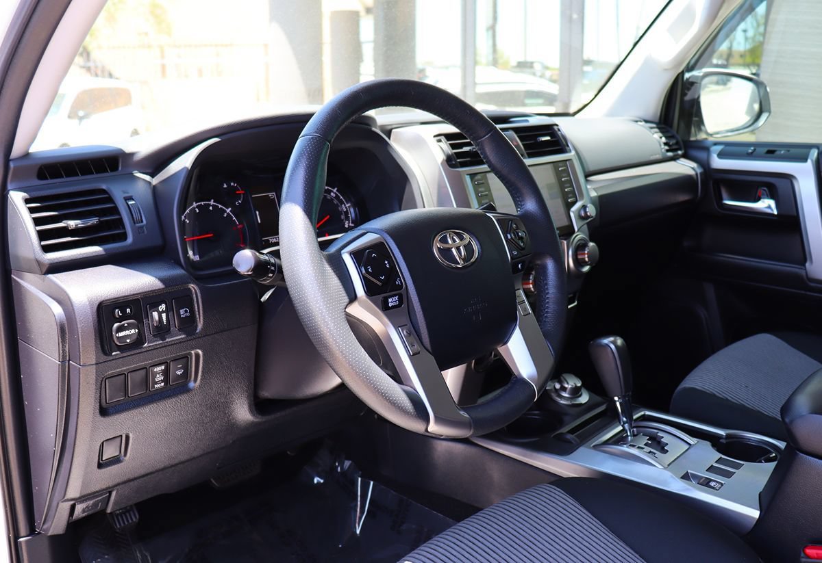 Used 2022 Toyota 4Runner SR5 AWD/4WD image 39