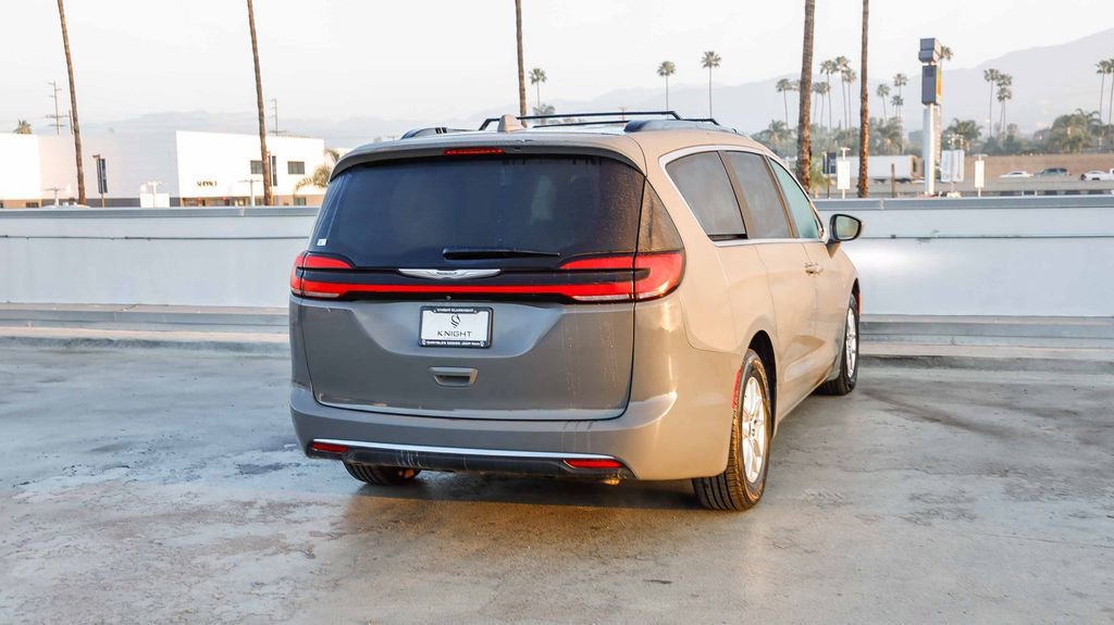Used 2022 Chrysler Pacifica Touring-L FWD image 9