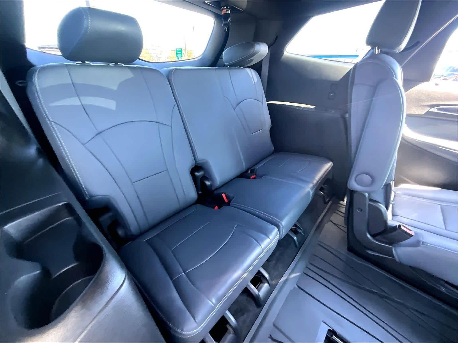 Used 2023 Buick Enclave Essence AWD/4WD image 15