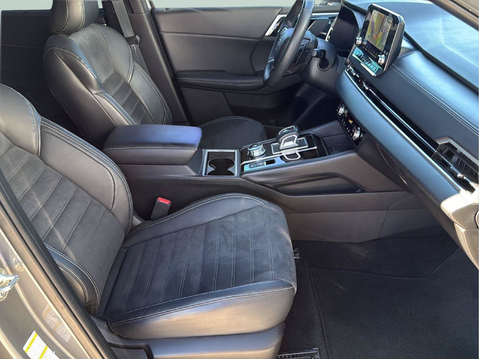 Used 2023 Mitsubishi Outlander SE Black Edition FWD image 32