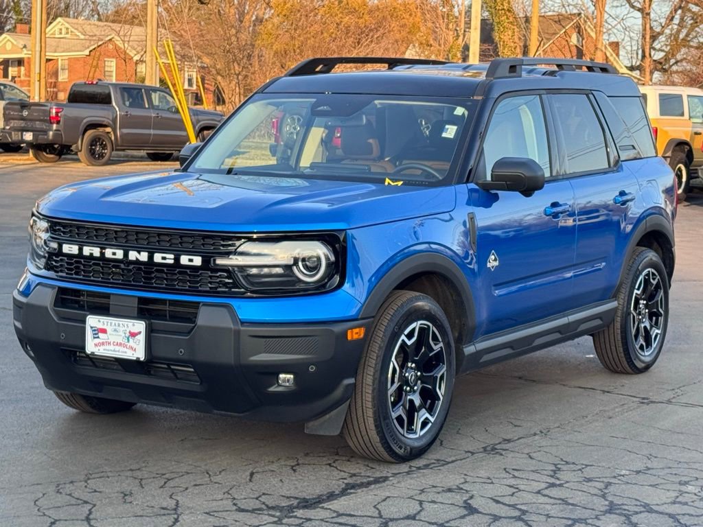 Used 2025 Ford Bronco Sport Outer Banks w/ Outer Banks Tech Package+ AWD/4WD image 2