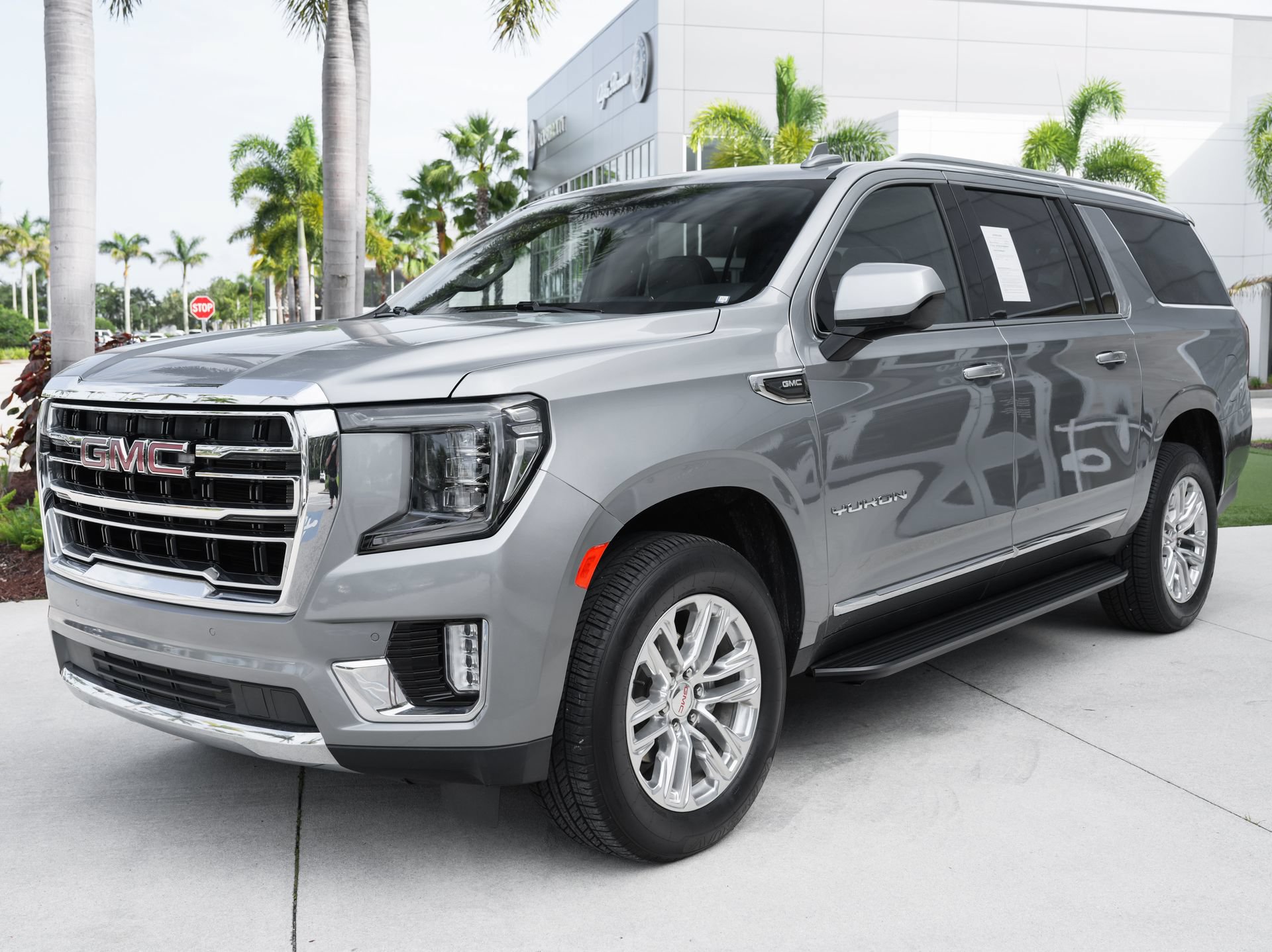 Used 2024 GMC Yukon XL SLT RWD image 6