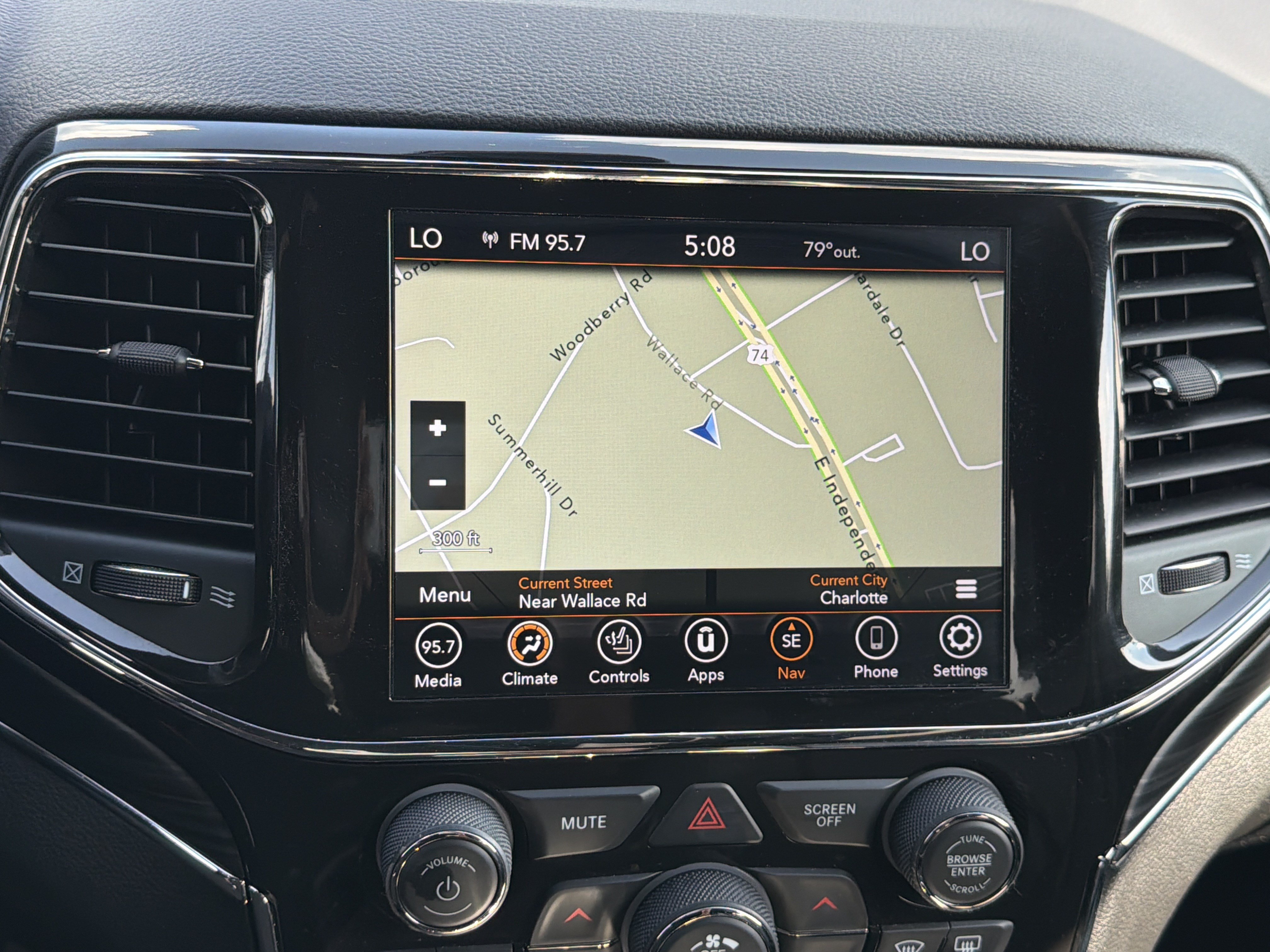 Used 2021 Jeep Grand Cherokee Limited AWD/4WD image 24