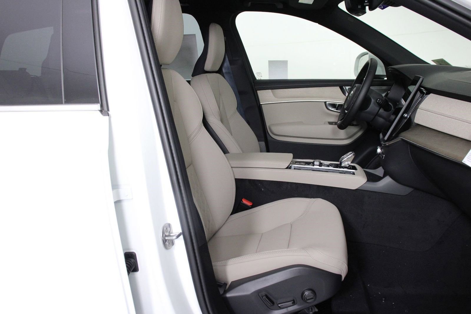 New 2026 Volvo XC90 B6 Plus image 10