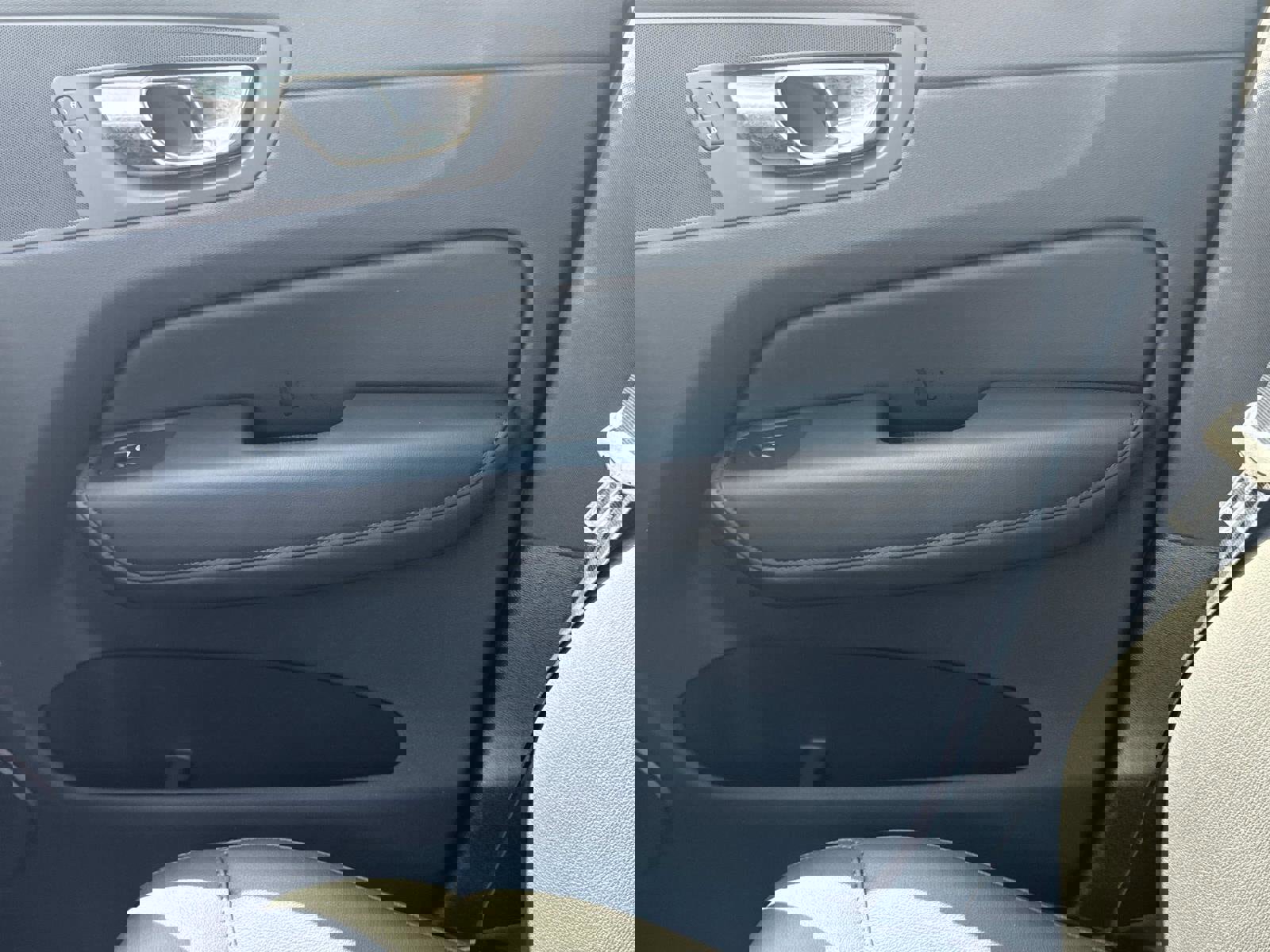 Certified 2025 Volvo XC60 B5 Core w/ Climate Package image 22