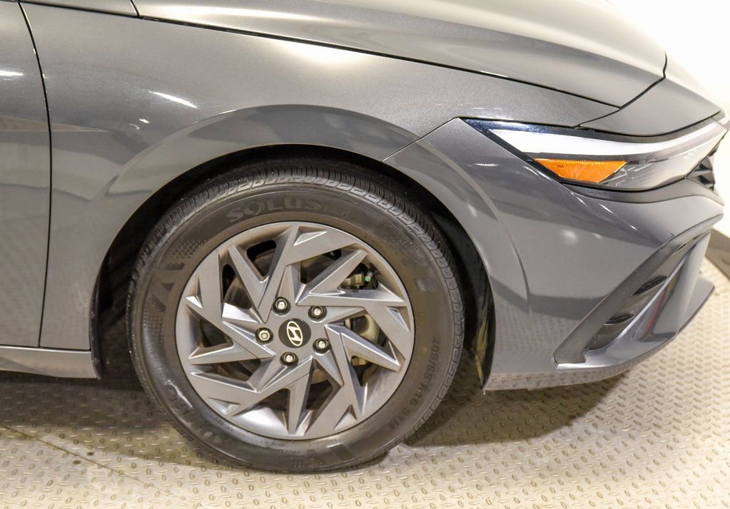 Used 2024 Hyundai Elantra SEL image 13