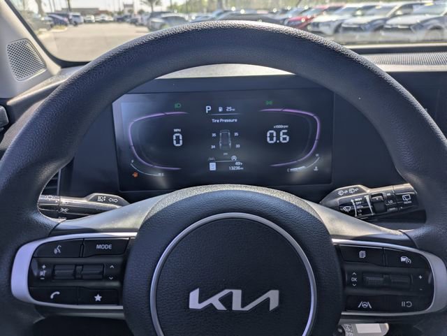 Used 2025 Kia Sportage LX image 27