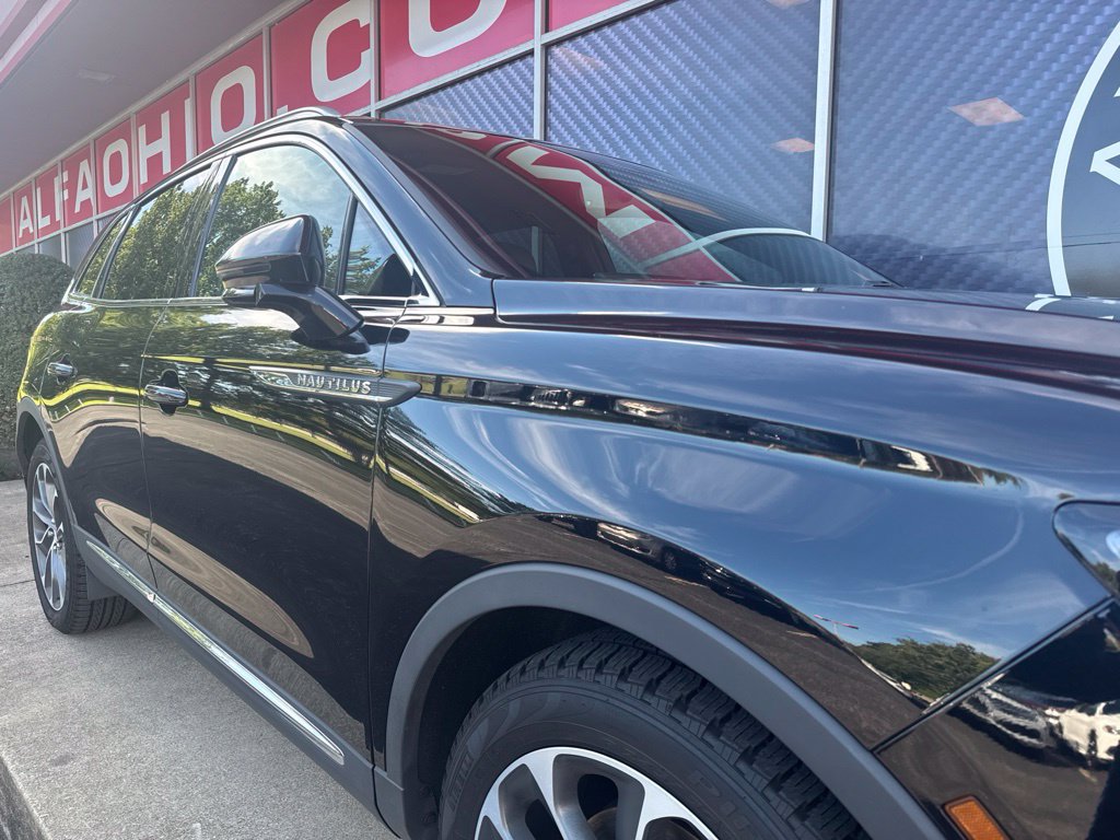 Used 2023 Lincoln Nautilus Reserve AWD/4WD image 2
