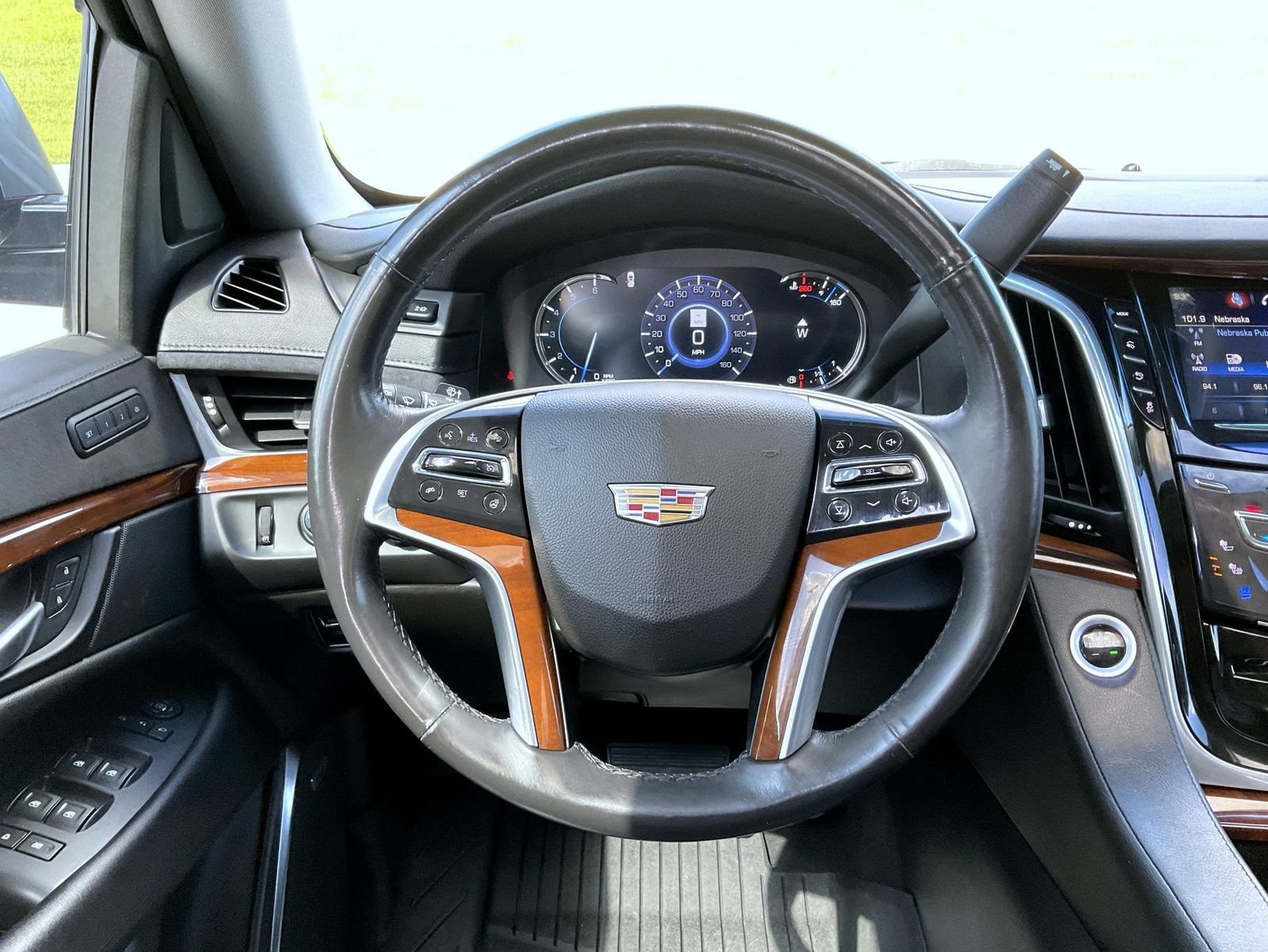 Used 2019 Cadillac Escalade Premium Luxury AWD/4WD image 11