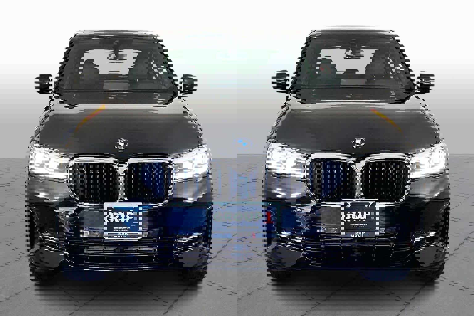 Used 2023 BMW 530e xDrive image 3