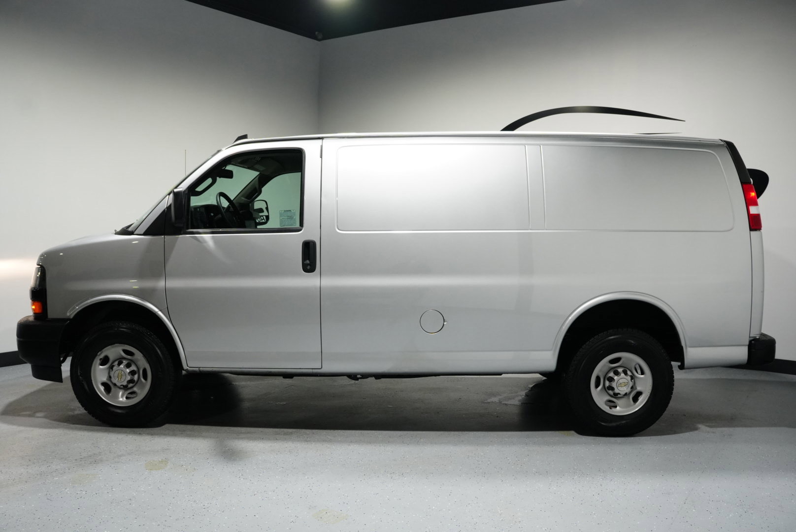 Used 2024 Chevrolet Express 2500 w/ Driver Convenience Package image 5