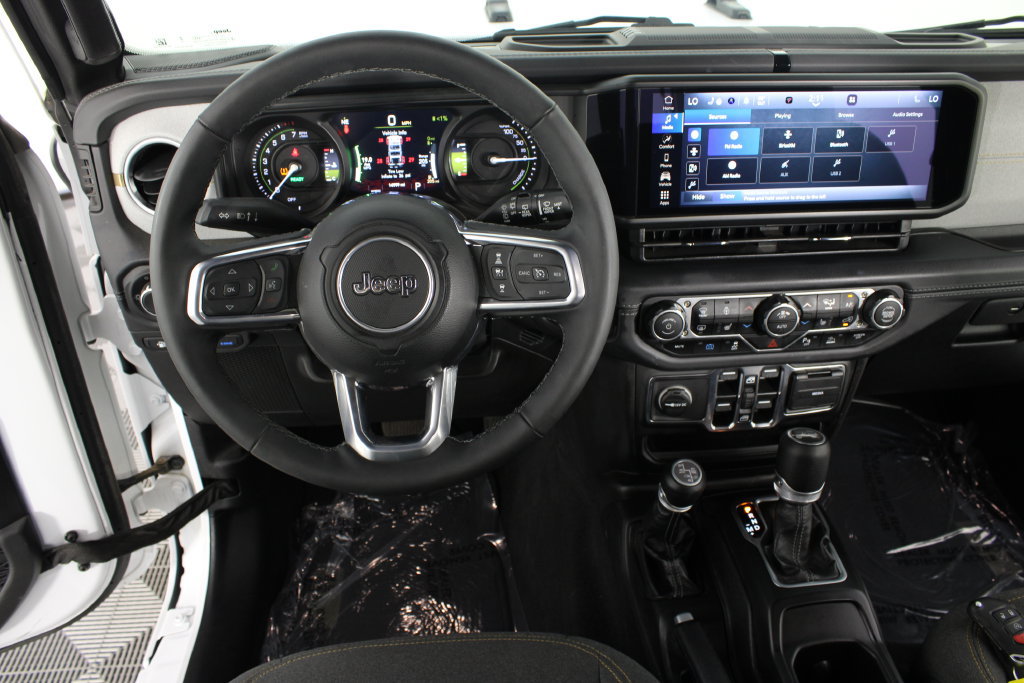Used 2025 Jeep Wrangler Unlimited Sahara w/ Safety Group AWD/4WD image 10