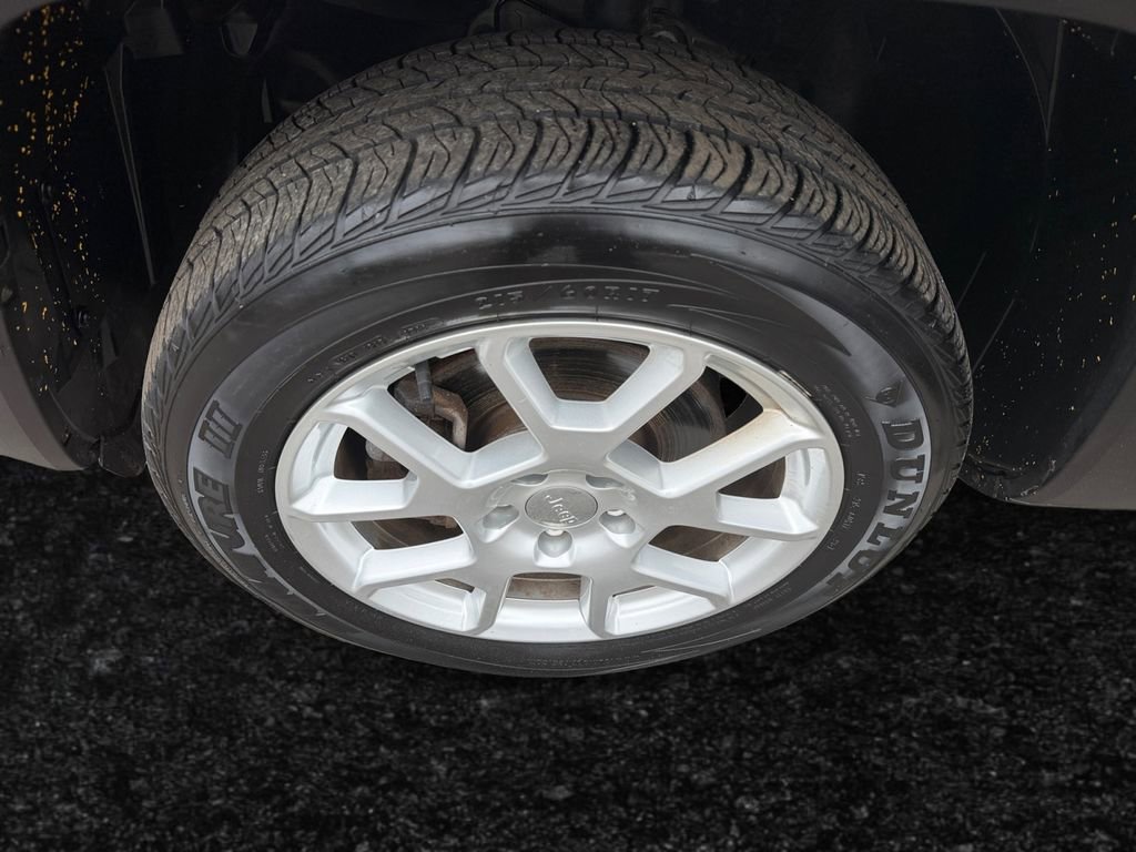 Certified 2020 Jeep Renegade Latitude w/ Cold Weather Group image 21