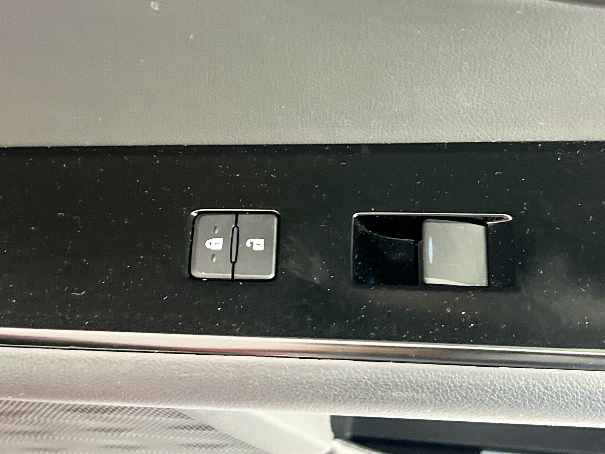 Used 2023 Lexus UX 250h FWD w/ Accessory Package (Z2) image 32