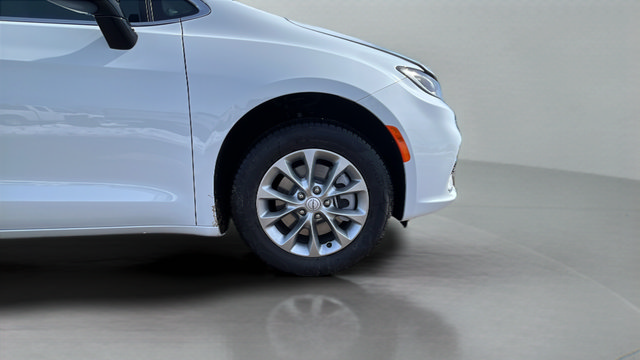 New 2026 Chrysler Pacifica Select AWD/4WD image 29