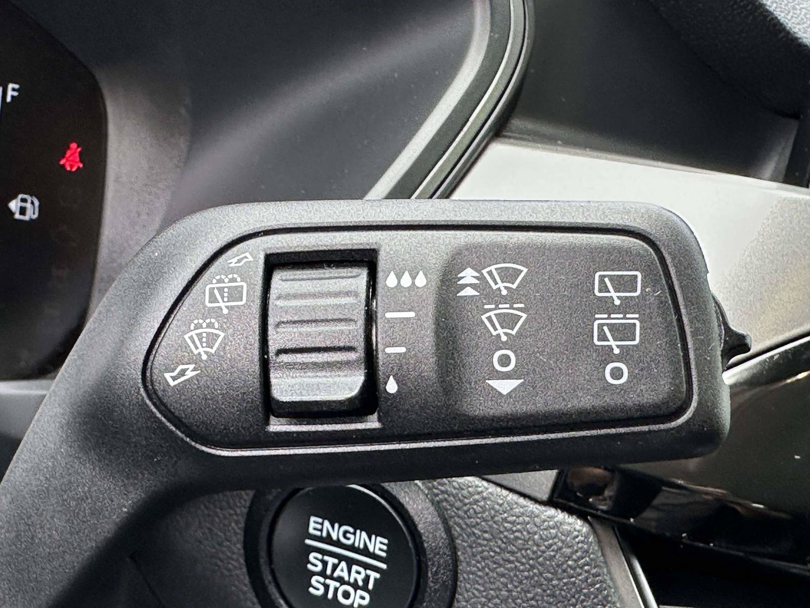 Used 2025 Ford Escape Active AWD/4WD image 17