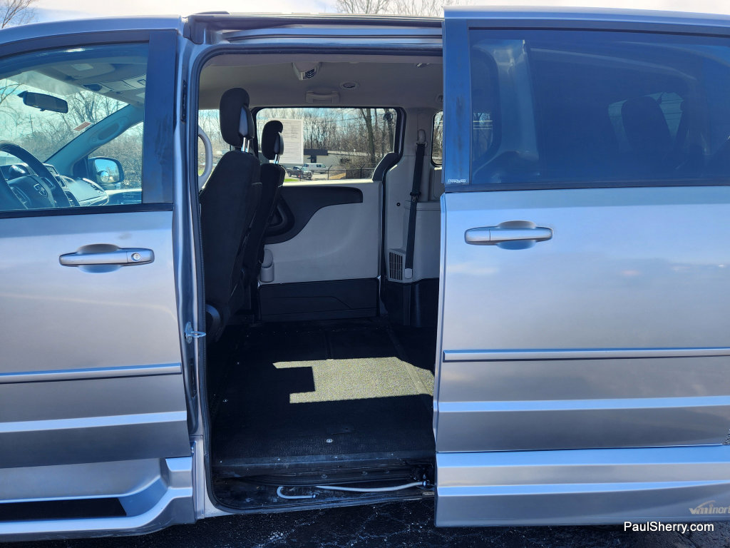 Used 2013 Dodge Grand Caravan SXT w/ Rear Park Assist Pkg FWD image 33