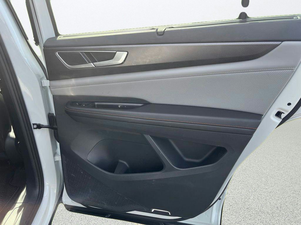 Certified 2024 Volkswagen Atlas Peak Edition SE AWD/4WD image 26
