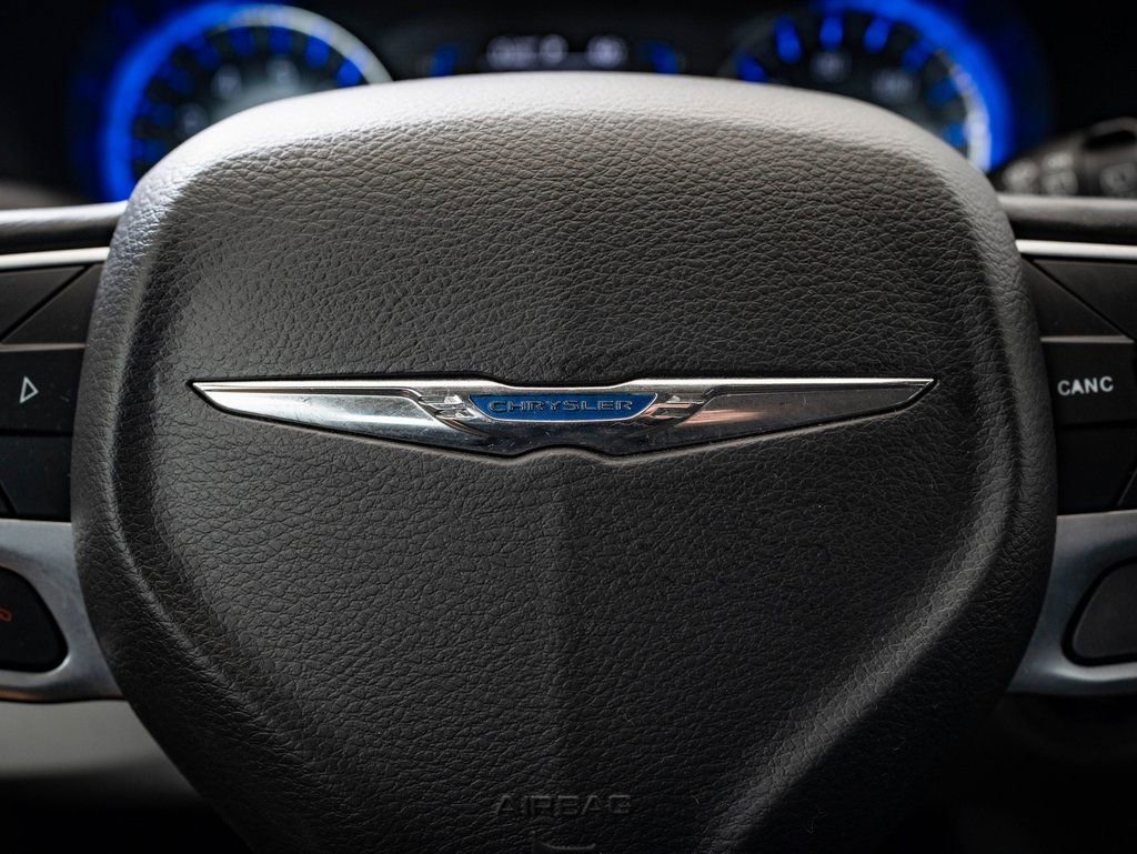 Used 2019 Chrysler Pacifica Touring-L image 24