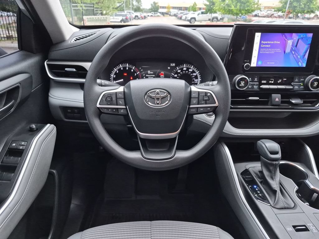 Used 2023 Toyota Highlander L FWD image 32