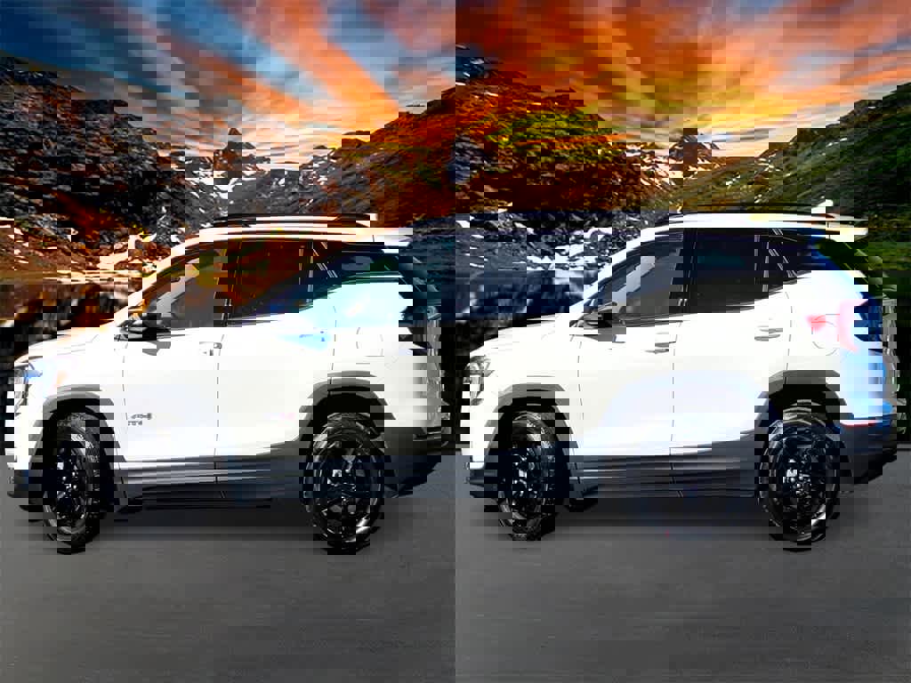 Used 2023 GMC Terrain AT4 image 3