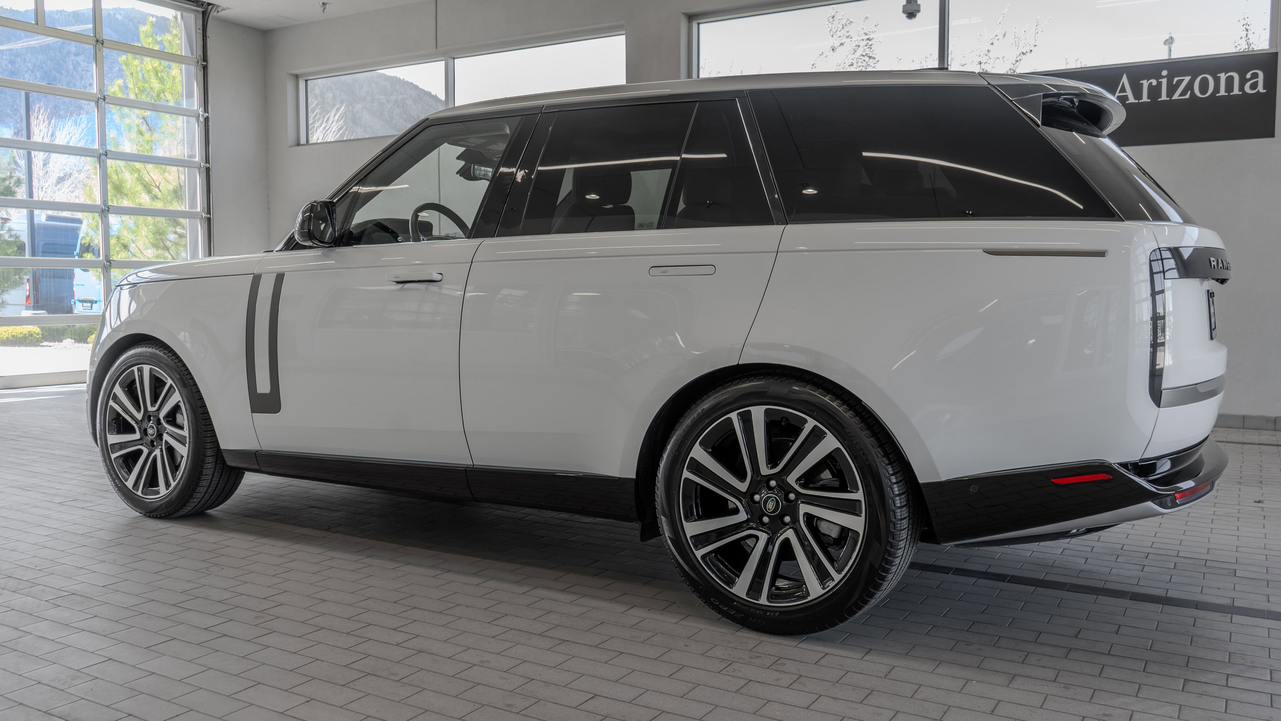 Used 2023 Land Rover Range Rover SE AWD/4WD image 13
