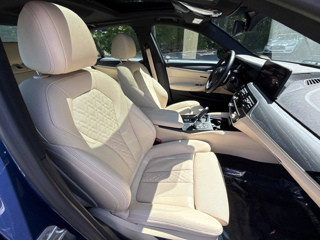 Used 2023 BMW 530i w/ Convenience Package RWD image 26